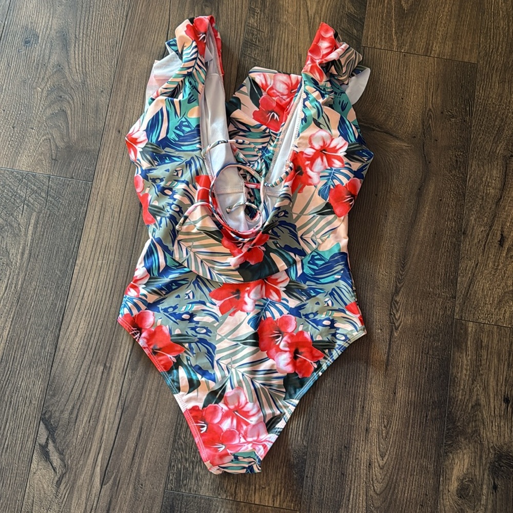 Floral Ruffle One-Piece Swimsuit - Picture 4 of 5